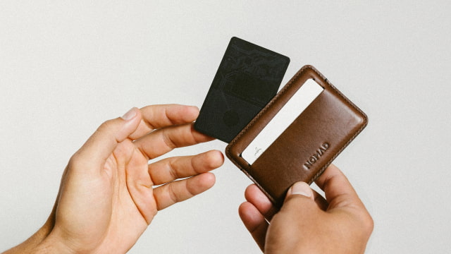 Introducing the Nomad Tracking Card: Your Wallet's New Best Friend!