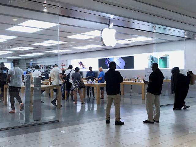 The Apple Shop in Baltimore is the Third to Begin a Unionization Drive - Maxandfix