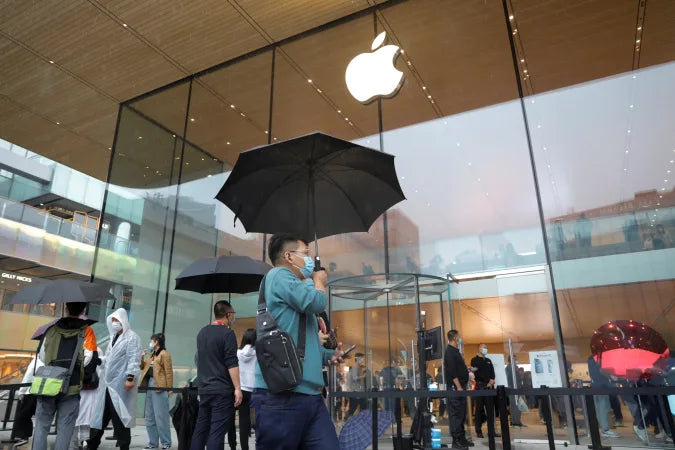 Revenue from Apple's Mac and Wearables Suffers as the Tech Industry Declines - Maxandfix